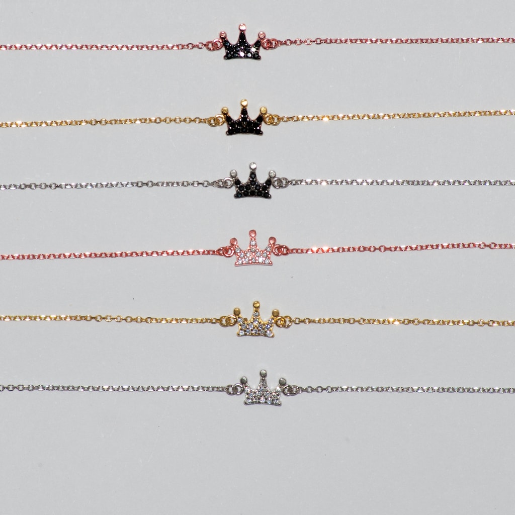 B013 Crown